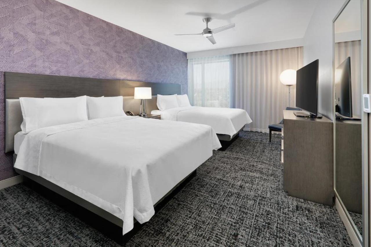 Luxe Grand Hotel Apartments Şarja Dış mekan fotoğraf A guest room at the Hilton Garden Inn in San Francisco