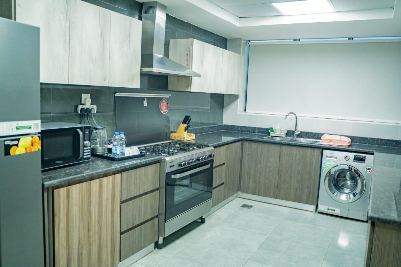 Luxe Grand Hotel Apartments Şarja Dış mekan fotoğraf A modern kitchen