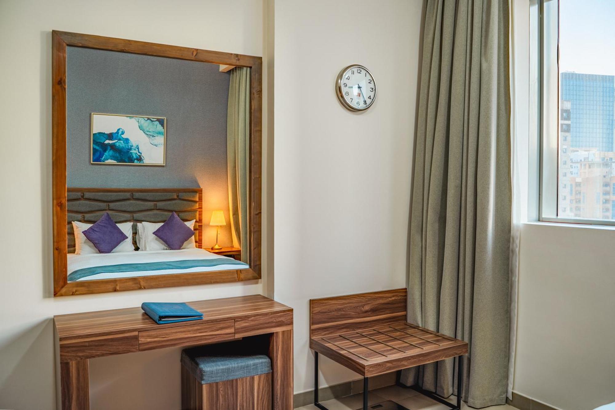 Luxe Grand Hotel Apartments Şarja Oda fotoğraf A bedroom at the hotel
